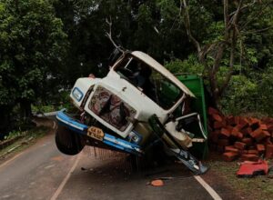 Illegal Laterite Trade Under Scanner After Truck Overturns Near Sacorda