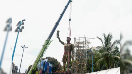 Lionel Messi Statue Removed in Kolkata After Safety Concerns Over Stability