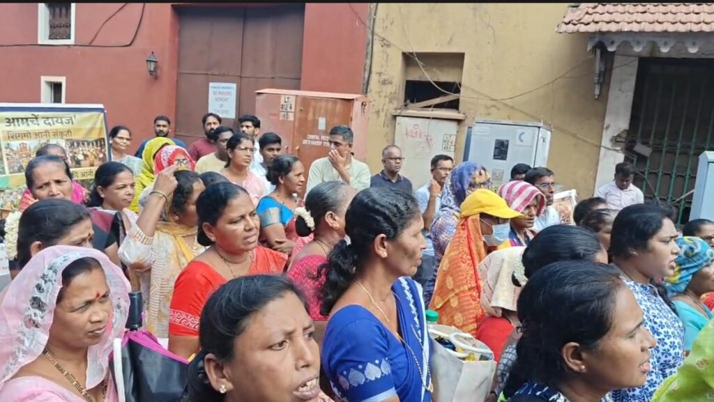 Karapur Villagers Detained During Azad Maidan Protest; Opposition Leaders Rally Behind Agitation