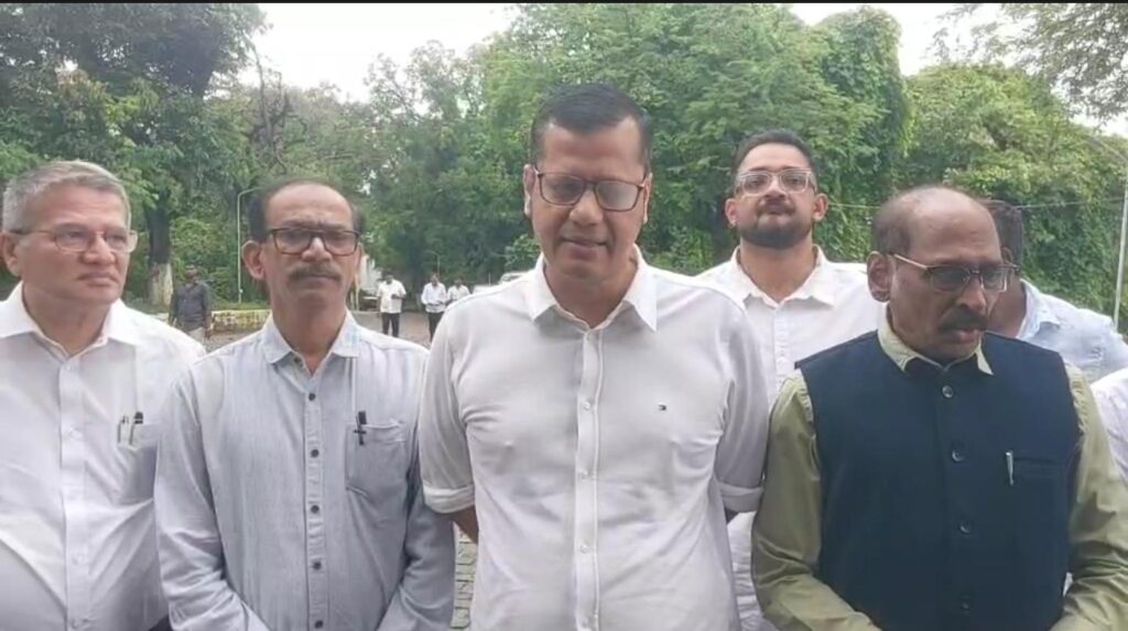 Goa Congress Submits Memorandum to Governor, Alleges Deteriorating Law and Order Situation