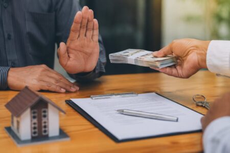 Mandur Man Booked for Allegedly Cheating Woman of ₹7 Lakh in Land Deal