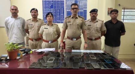 Railway Police Arrest Four, Recover 60 Stolen Mobile Phones