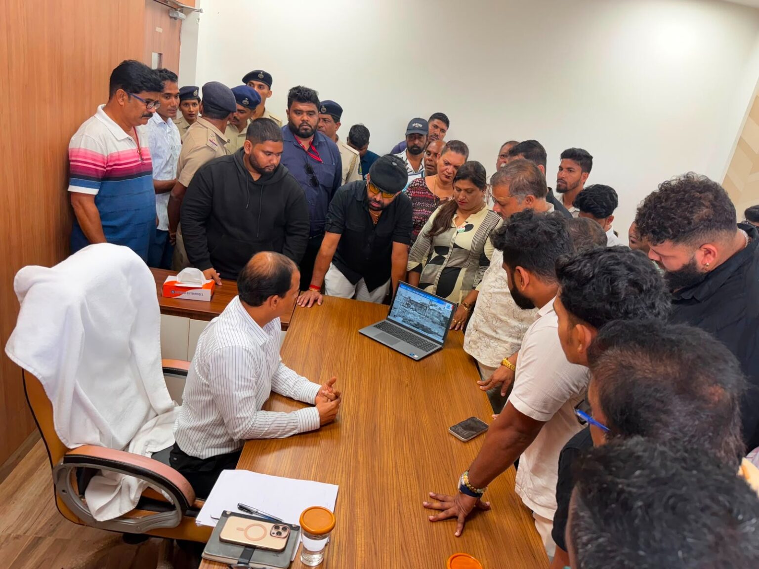 Congress Protests Over Filthy Condition of Chaudi Fish Market