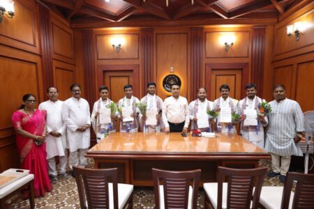 CM Felicitates Vedic Scholars For Academic Excellence