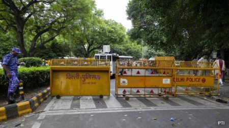 Lathicharge, Metro Closures As Delhi Police Stop CJP’s ‘Chalo Sansad’ March