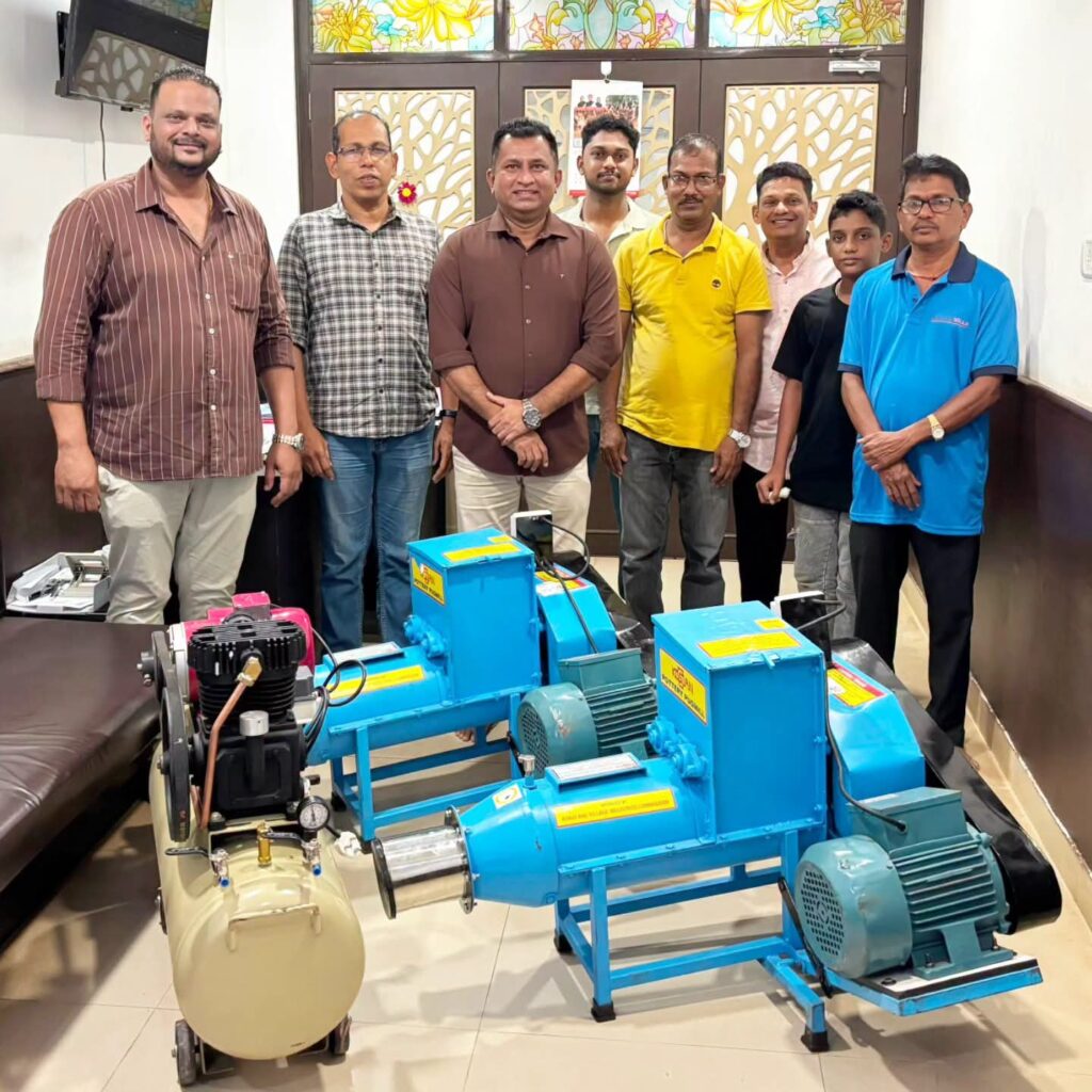 MLA Kedar Naik Distributes Equipment to Eco-Friendly Ganesh Idol Artisans