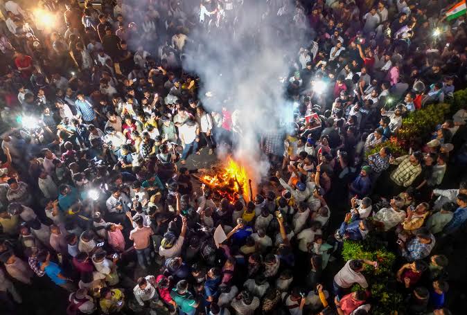 Jharkhand Recruitment Protest Enters Day 23, Students Burn Effigies of Hemant Soren and Rahul Gandhi