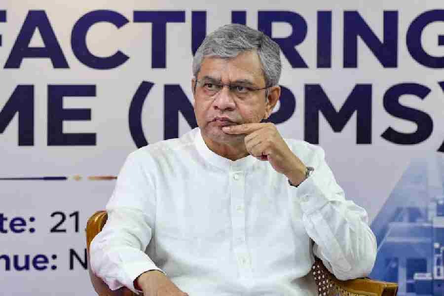 Apple May Expand India Manufacturing Beyond iPhones: Union Minister