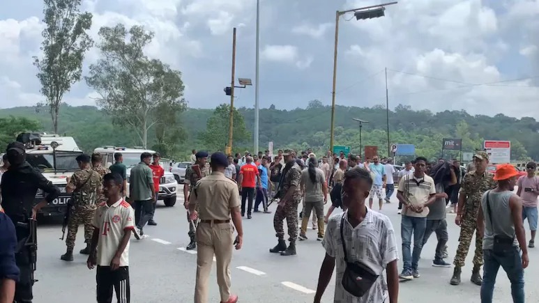 “No End to Cab Crisis”: Assam Meghalaya Tensions Escalate as Vehicles Stopped Near Shillong