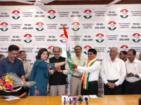 Satyawan Talwadkar joins Congress, Chodankar raises questions over promotion and ST welfare