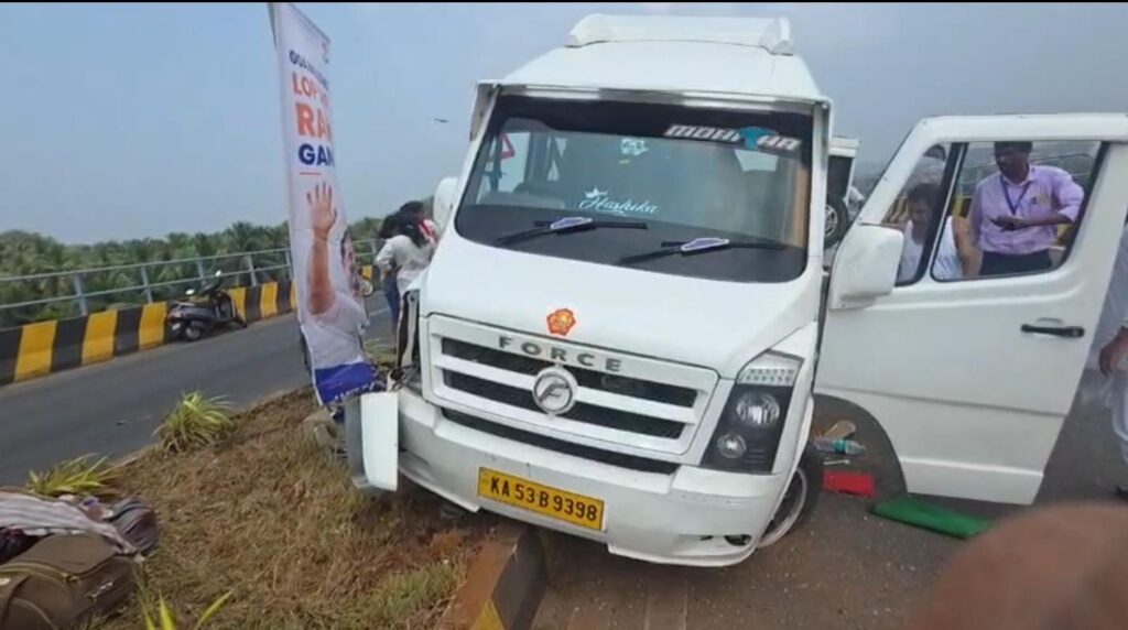 One dead, several injured as Tempo Traveller crashes into water tanker at Mungul