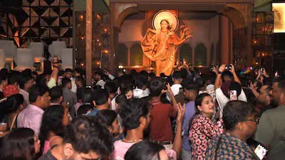 “19 Deaths Raise Serious Questions”: Kolkata Durga Puja Stampede Puts Crowd Management Under Scrutiny