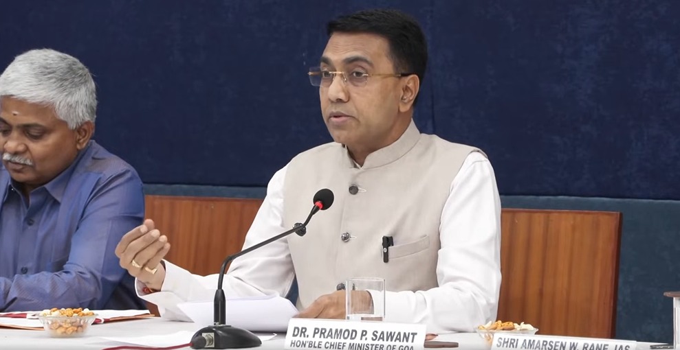 CM Sawant Warns Officials Against Keeping Files Pending Indefinitely